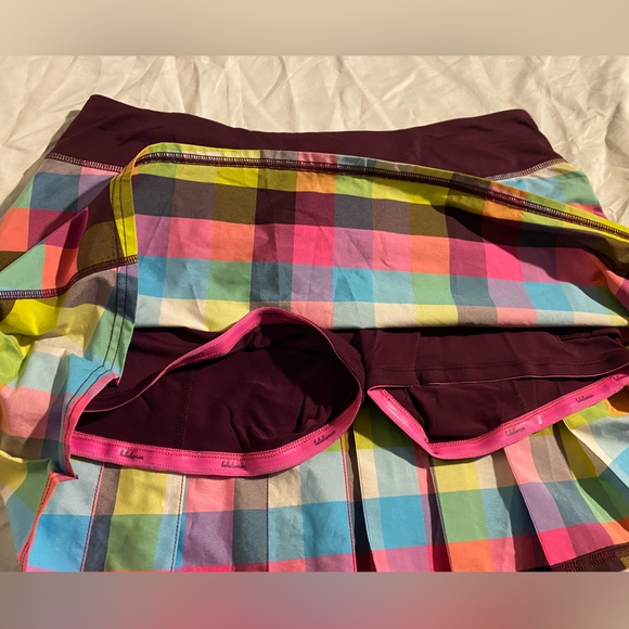 Lululemon, pleated running skort, size 10 - Picture 3 of 4
